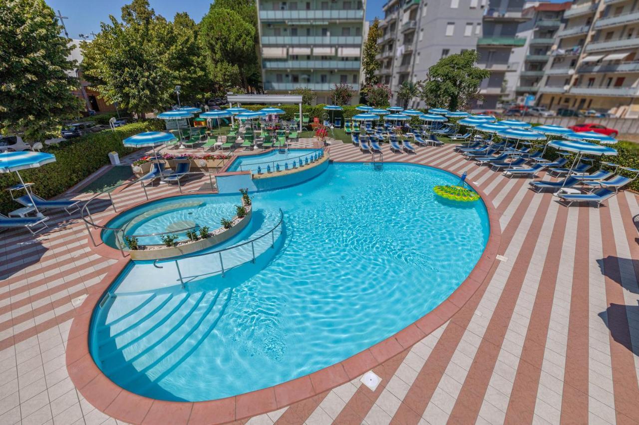 Hotel Smeraldo Cesenatico Exteriör bild