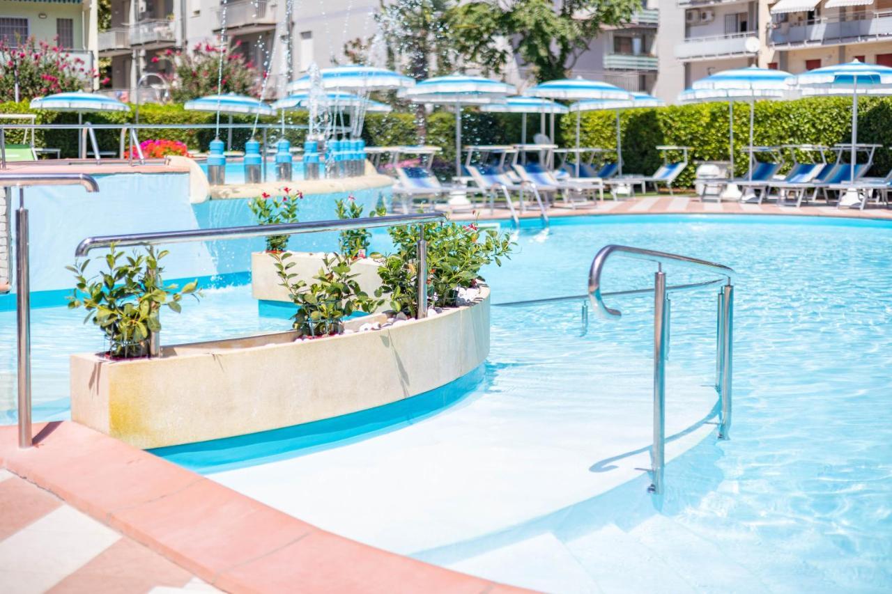 Hotel Smeraldo Cesenatico Exteriör bild