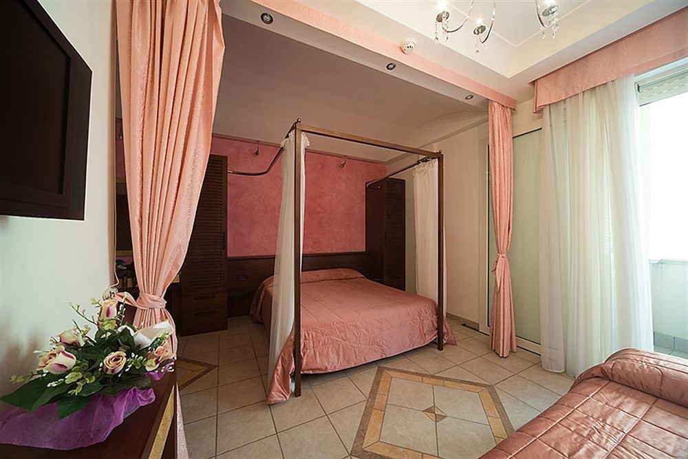 Hotel Smeraldo Cesenatico Exteriör bild