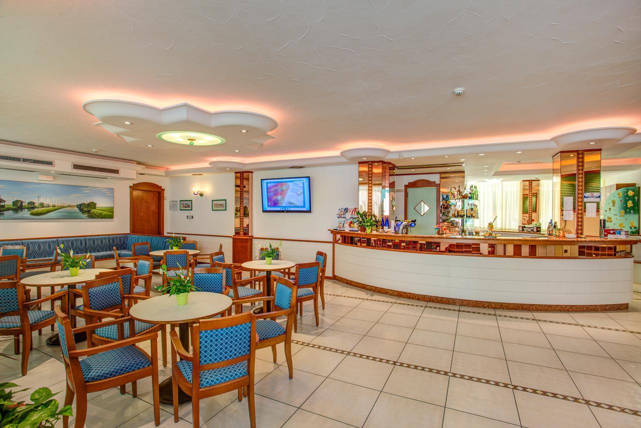 Hotel Smeraldo Cesenatico Exteriör bild