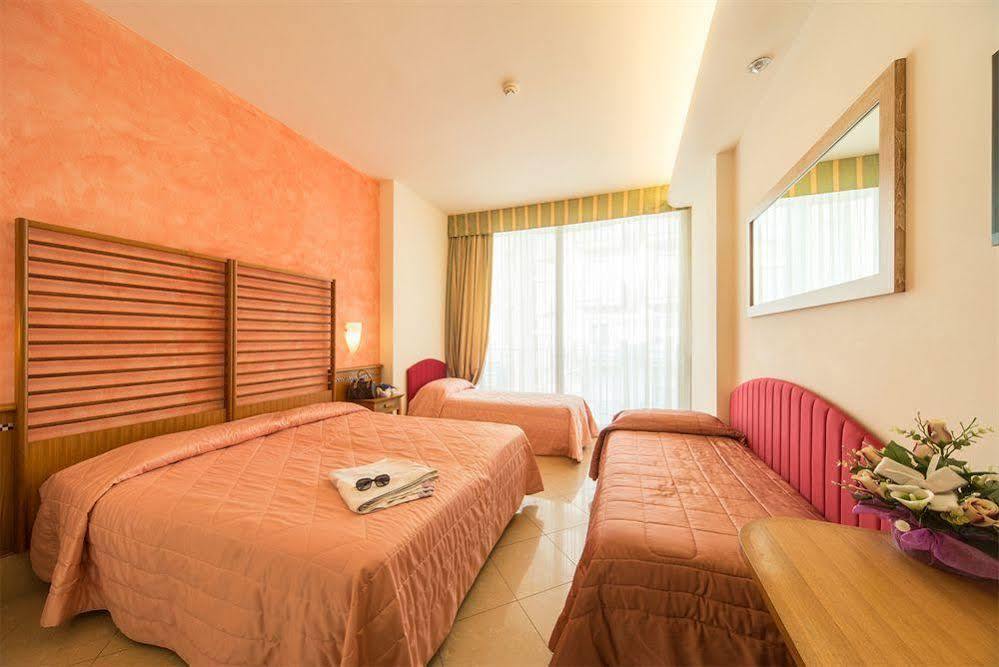 Hotel Smeraldo Cesenatico Exteriör bild